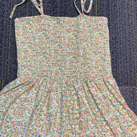 Forever 21 floral romper - Picture 2 of 3